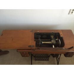 Singer antieke trap naaimachine uit 1923