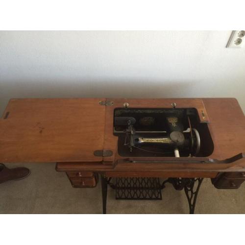Singer antieke trap naaimachine uit 1923