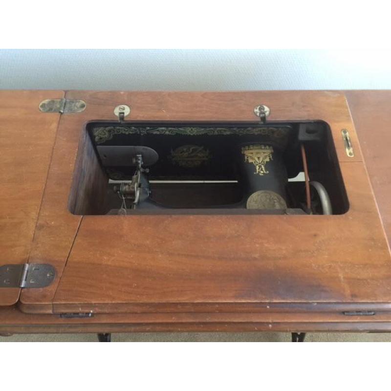 Singer antieke trap naaimachine uit 1923
