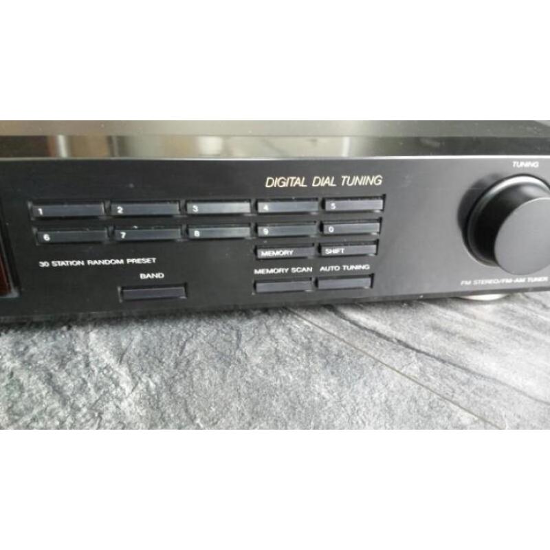 Sony ST-S117 digital synthesizer tuner