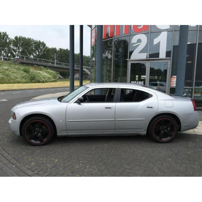 Dodge Charger SRT-8 uitgevoerd - V6 Automaat - Xenon - 20"