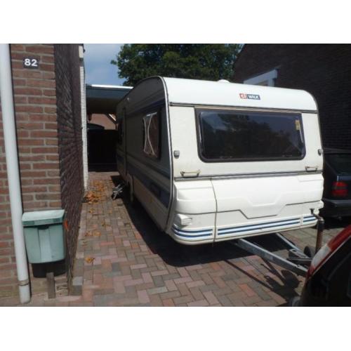 Grote wilk caravan, met super mooie complete grote voortent!