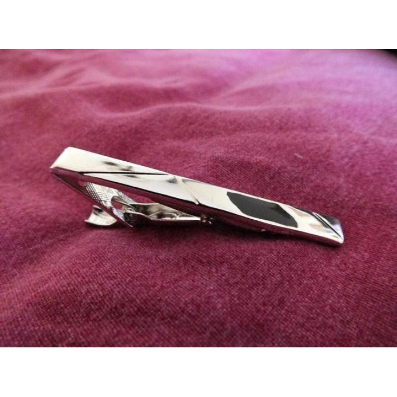 Stropdas clipklem (nep)zilver met zwart vlak.