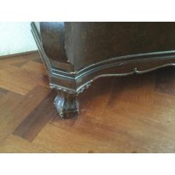 Wortelnoten dressoir, Chippendale stijl