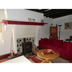 Woonhuis, twee gîtes, schuur en zwembad in de Bourgogne.