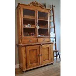 Brocante/landelijke kuif buffetkast, antieke grenen kast
