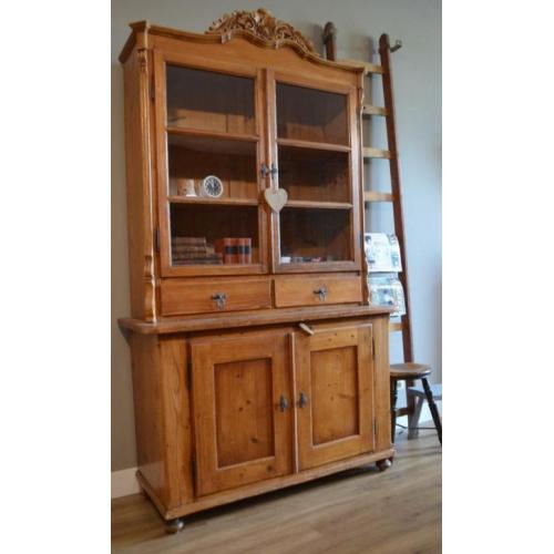 Brocante/landelijke kuif buffetkast, antieke grenen kast