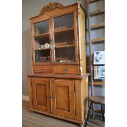 Brocante/landelijke kuif buffetkast, antieke grenen kast