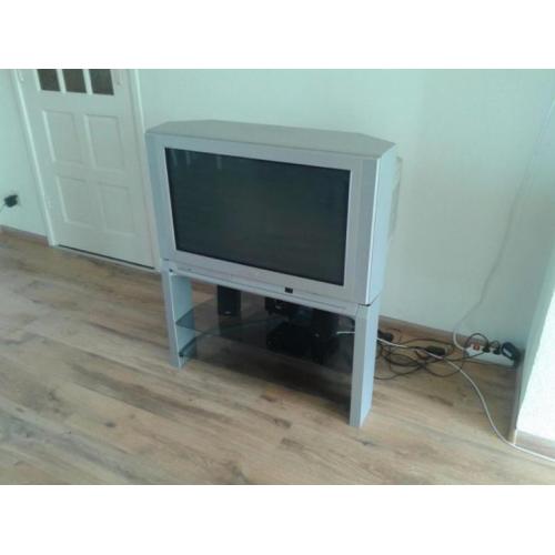 TV + Tv stand + Speakers Gratis