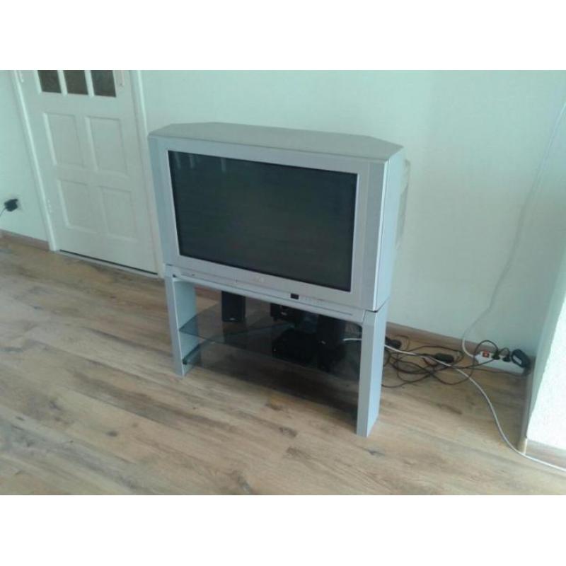 TV + Tv stand + Speakers Gratis