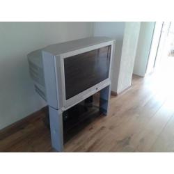 TV + Tv stand + Speakers Gratis