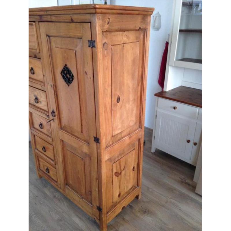 Massief houten kast