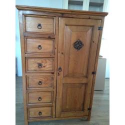 Massief houten kast