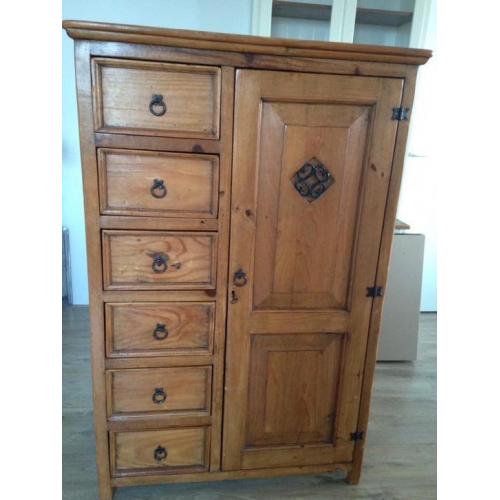 Massief houten kast