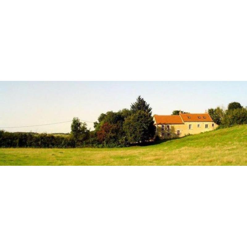 Rustig gelegen ruime woning met appartement in de Bourgogne