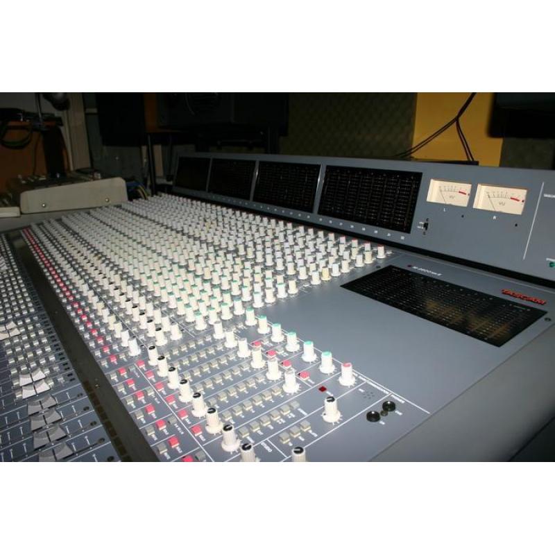 Tascam M-2600 MkII 32 channel
