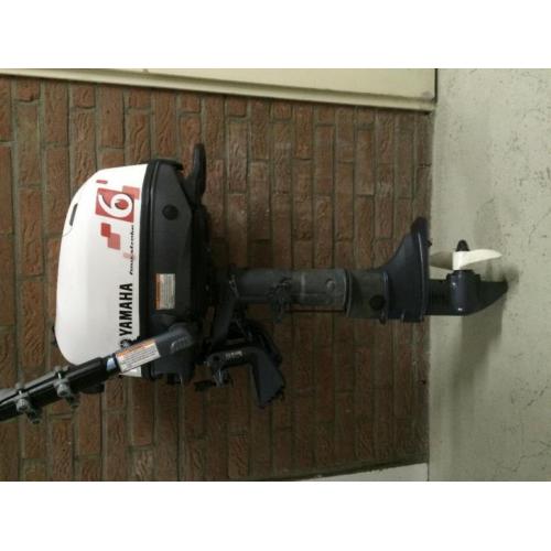Yam 300S met z.g.a.n.Yamaha 6 pk 4takt motor