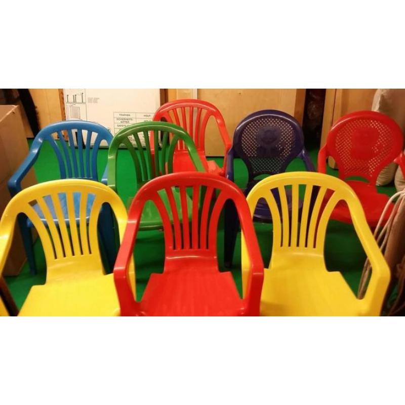 Set van 8 (6xJardin) kindertuinstoelen en 1 tafel