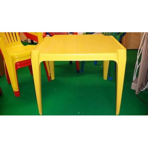 Set van 8 (6xJardin) kindertuinstoelen en 1 tafel