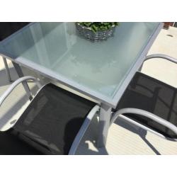 Terras tafel met 4 stoelen