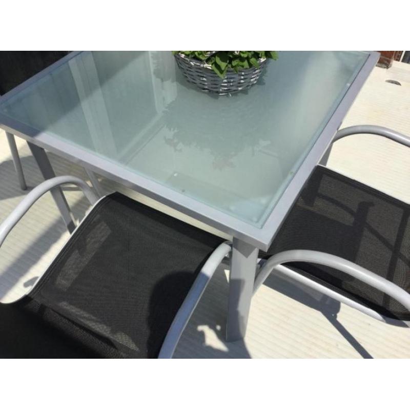 Terras tafel met 4 stoelen