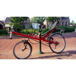 Prachtige rode ligfiets Challenge Focus Sport met onderstuur