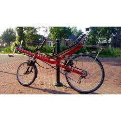 Prachtige rode ligfiets Challenge Focus Sport met onderstuur