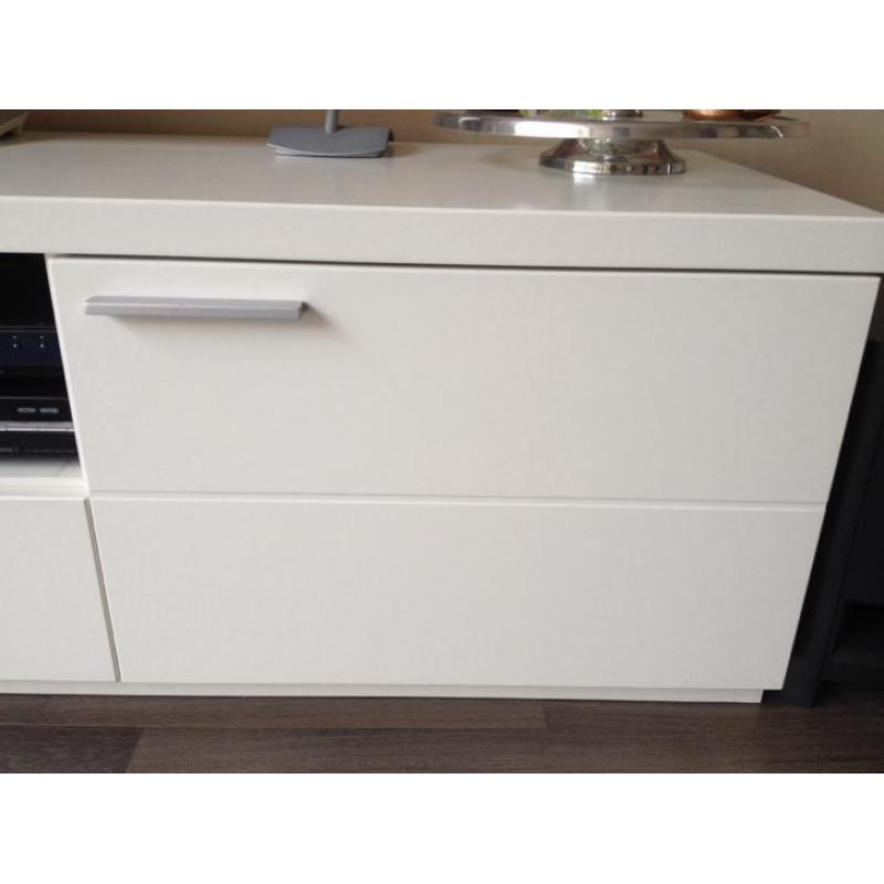 Te koop tv-meubel.