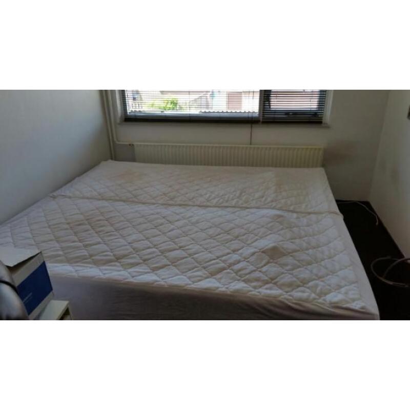 Kingsize waterbed
