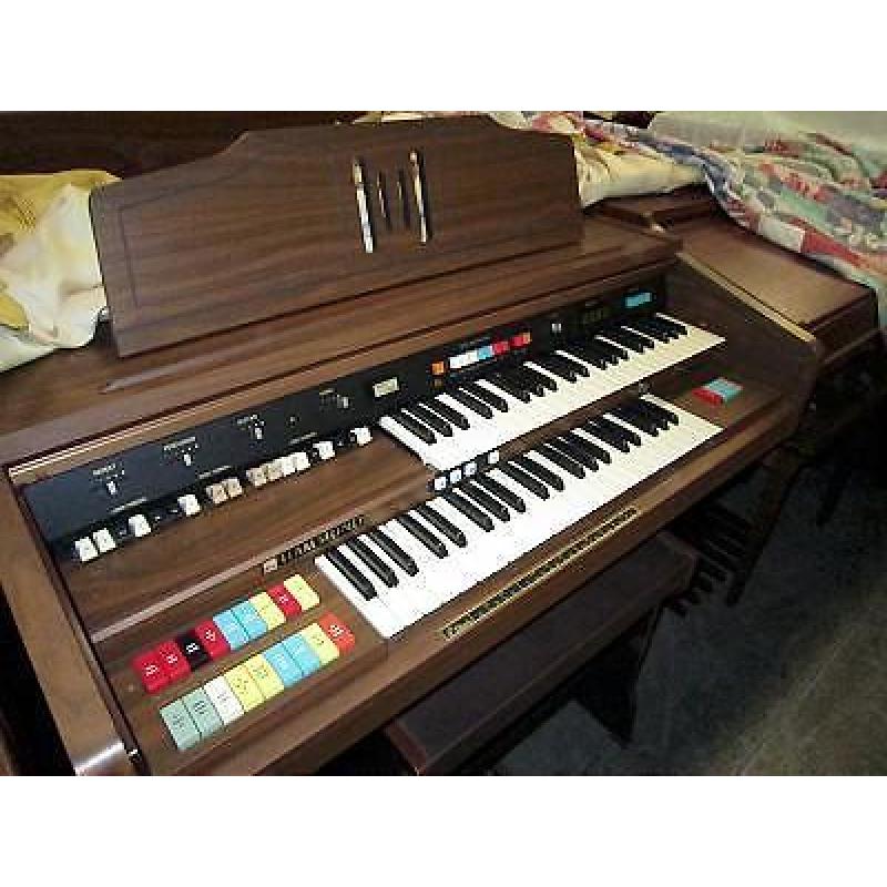 Hammond orgel met Lesliebox (serie 222122K)