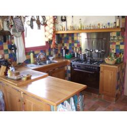 TK: Landhuis met pigeonnier op 13,5 ha , weide/bos+verhuur.