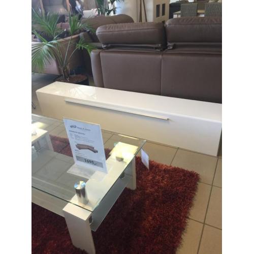 Tv kast Line van 295,- nu 150,-