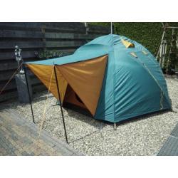 Ruime Iglo-tent met dubbel zeil