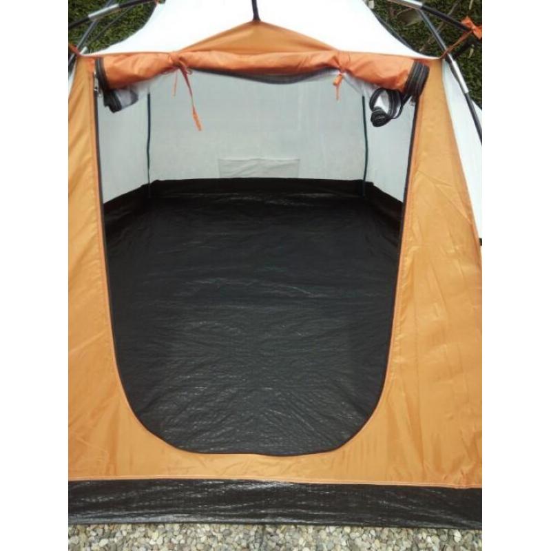 Ruime Iglo-tent met dubbel zeil