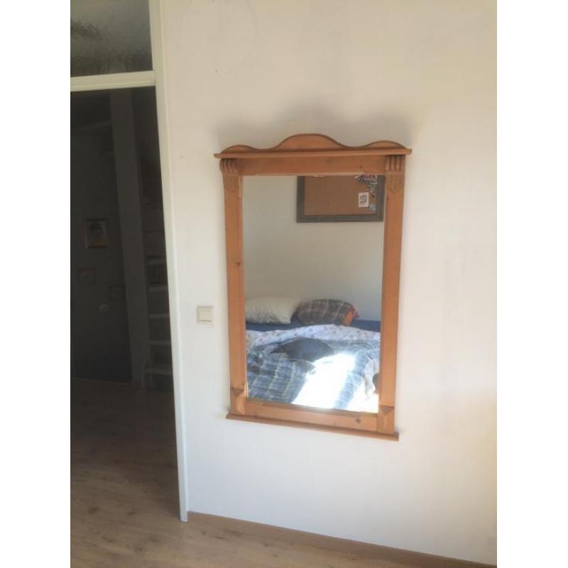 Geloogd grenen spiegel