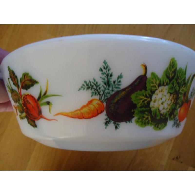 Pyrex fruitschaal groenteschaal vintage jaren 60 melkglas