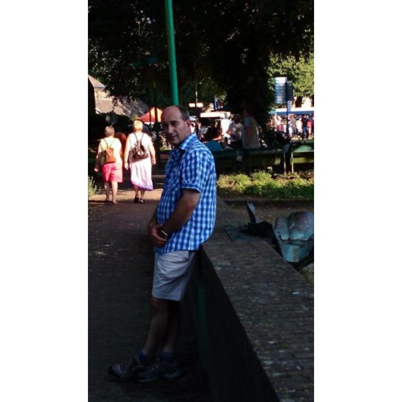 Een leuke man zoekt gewoon een leuke vrouw. vrouw .