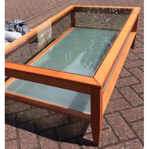langwerpige salontafel met 2 glazen bladen
