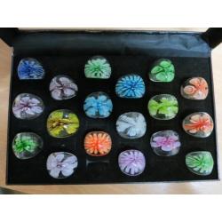 Partij (105 stuks) ringen van glas
