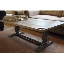 Salontafel Castle. Showmodel salontafel kloostertafel