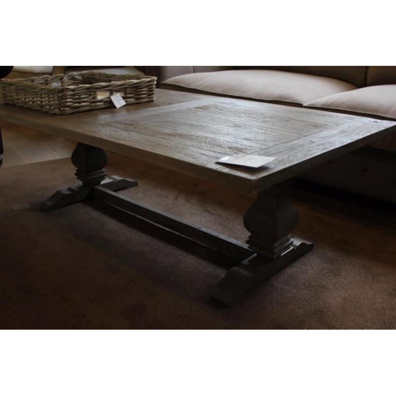Salontafel Castle. Showmodel salontafel kloostertafel