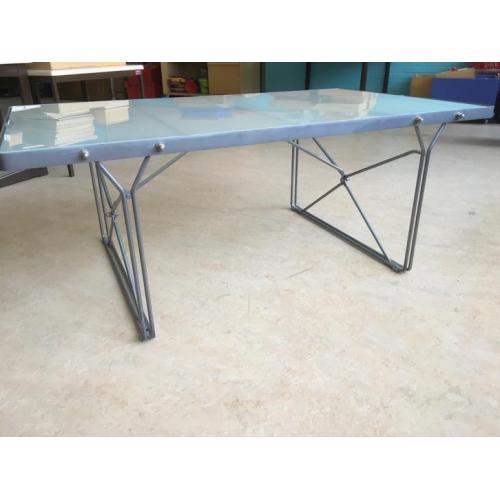 Moderne salontafel met glasplaat