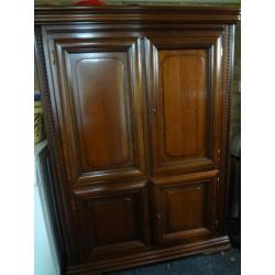Massief kersenhouten kast