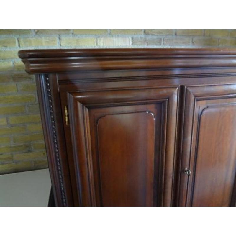 Massief kersenhouten kast