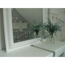 Grote mat witte spiegel met facet geslepen glas
