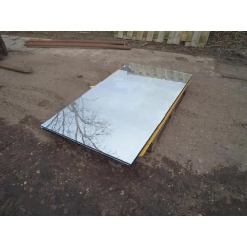 Spiegels afmeting 172 x 96,5 cm 7mm. dik.