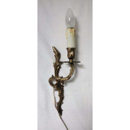 0398 Barock spiegel met gouden kader en bronzen wandlampjes
