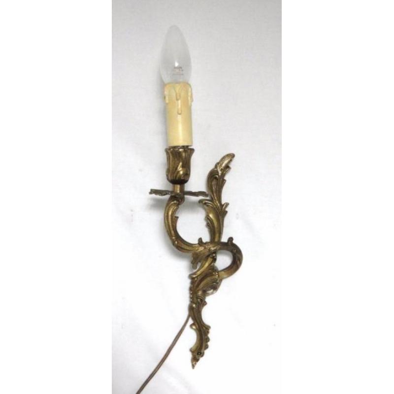 0398 Barock spiegel met gouden kader en bronzen wandlampjes
