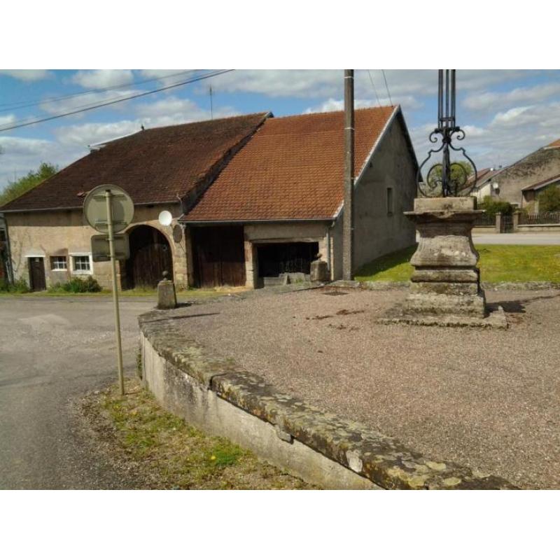 Boerenhuis met schuur te koop