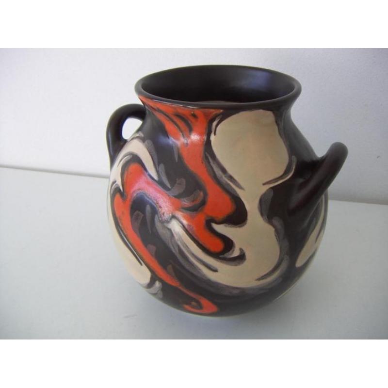 Zenith Gouda plateel jr.1925-1935 vaas met Sepia decoratie.